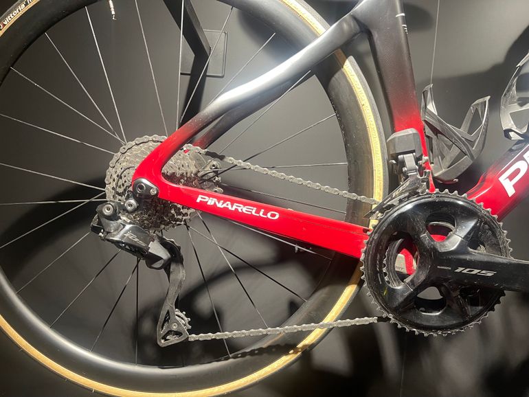 Pinarello Dogma F12 Disk 2021 — Bici usata