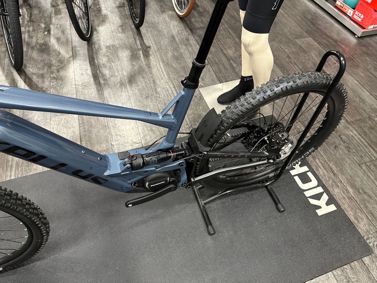 Kellys Theos R30 P 2025 — Bici usata