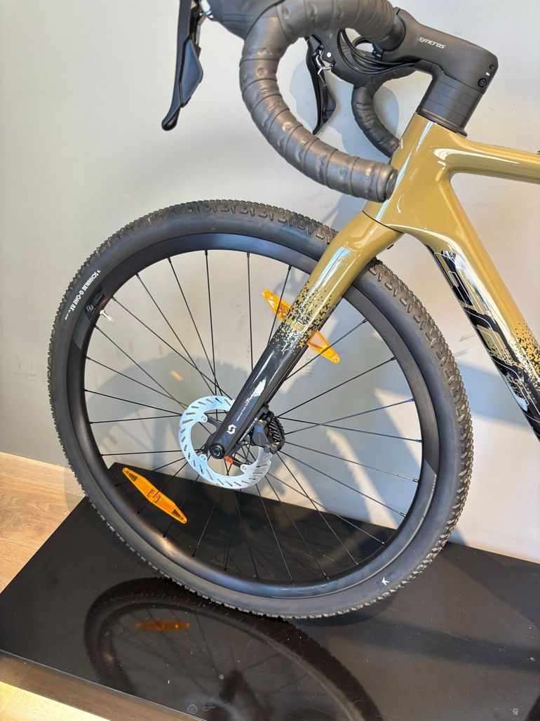 Scott Addict Gravel 40 2025 usata — dettaglio