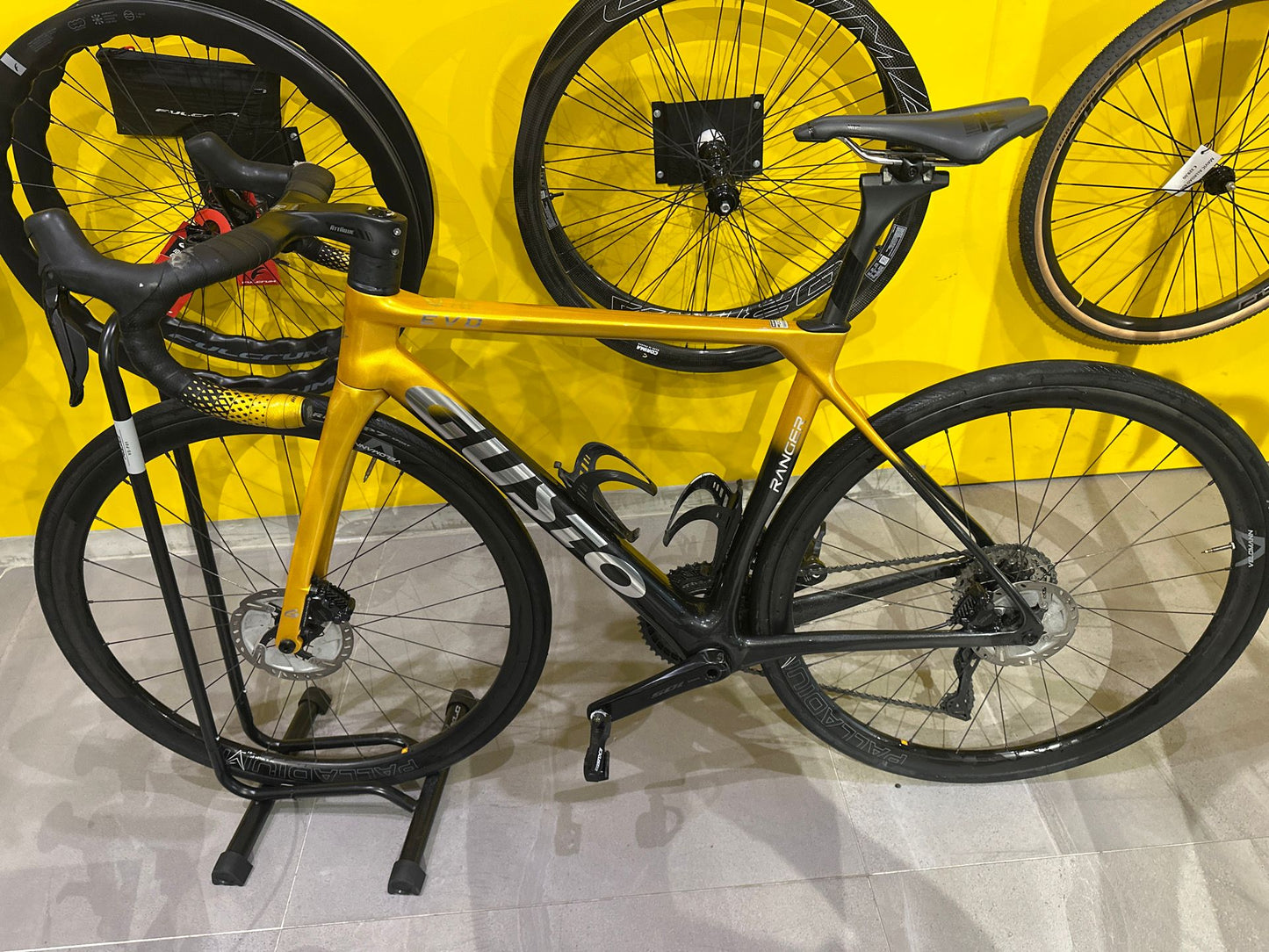 Gusto Custom 2025 usata — dettaglio