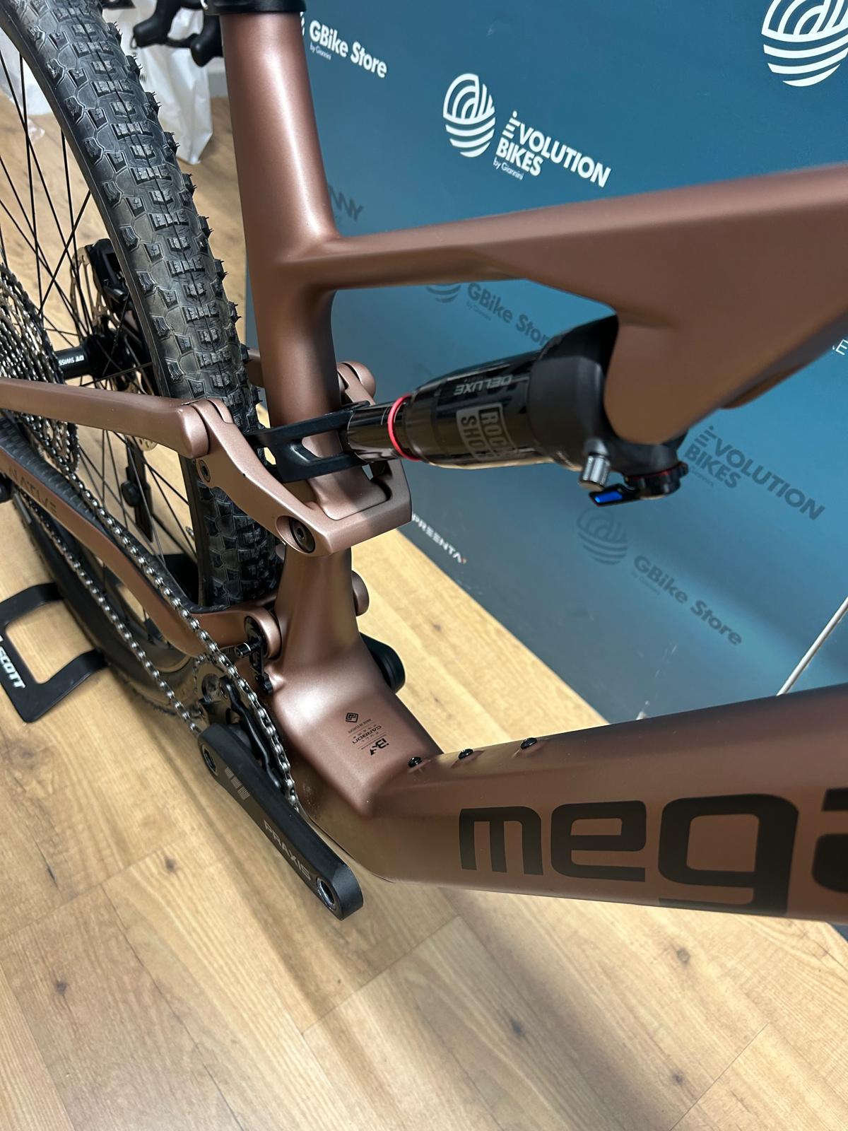 Megamo Native 10 Taglia L - Usata