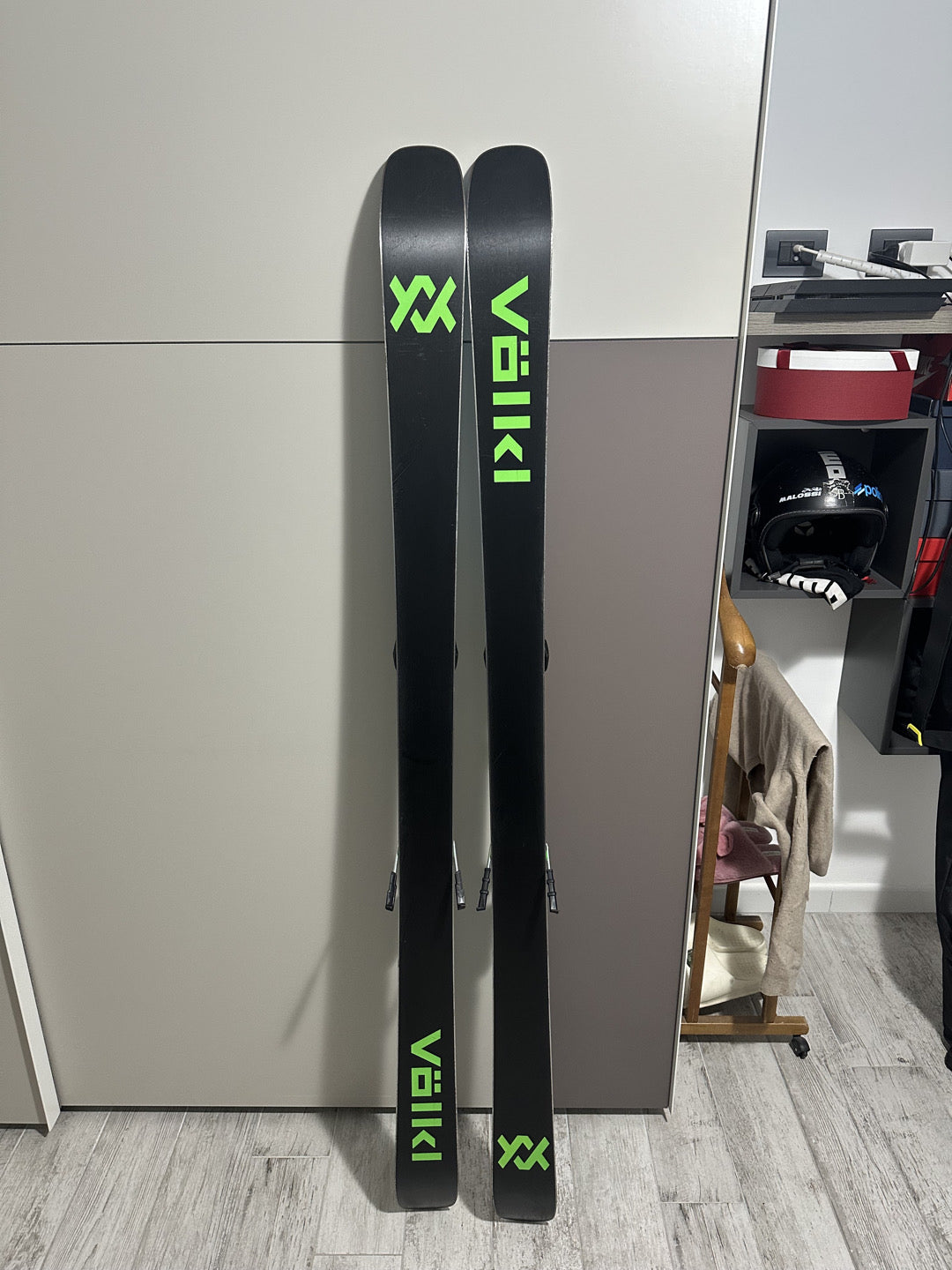 Sci freestyle/freeride Volkl Revolt 84 174cm usati