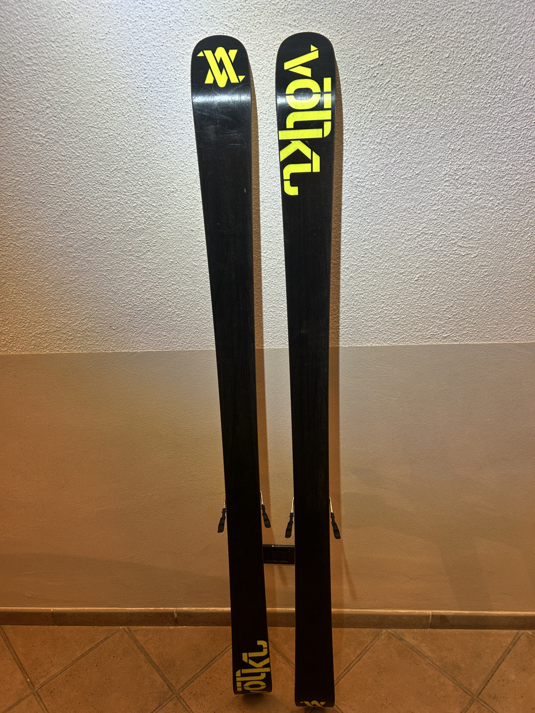 Sci freestyle Volkl Ledge 176cm usati