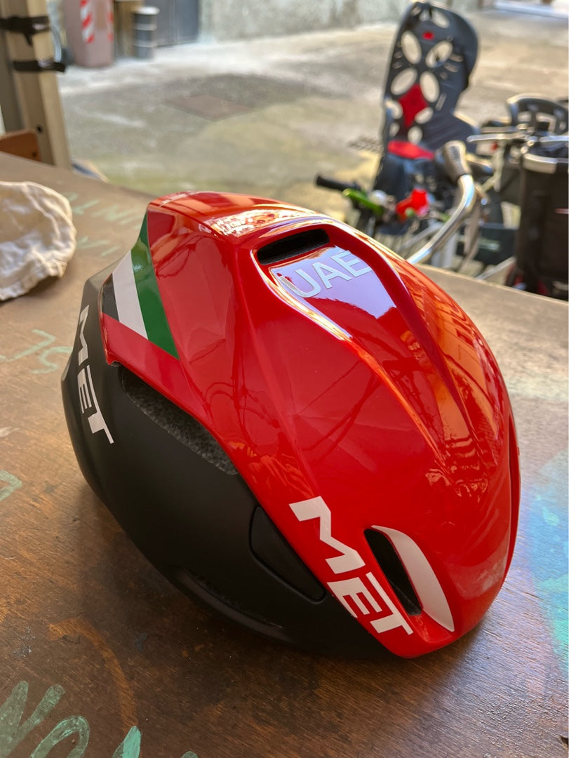 Casco ciclismo MET Manta UAE tg. S-M-L nuovo