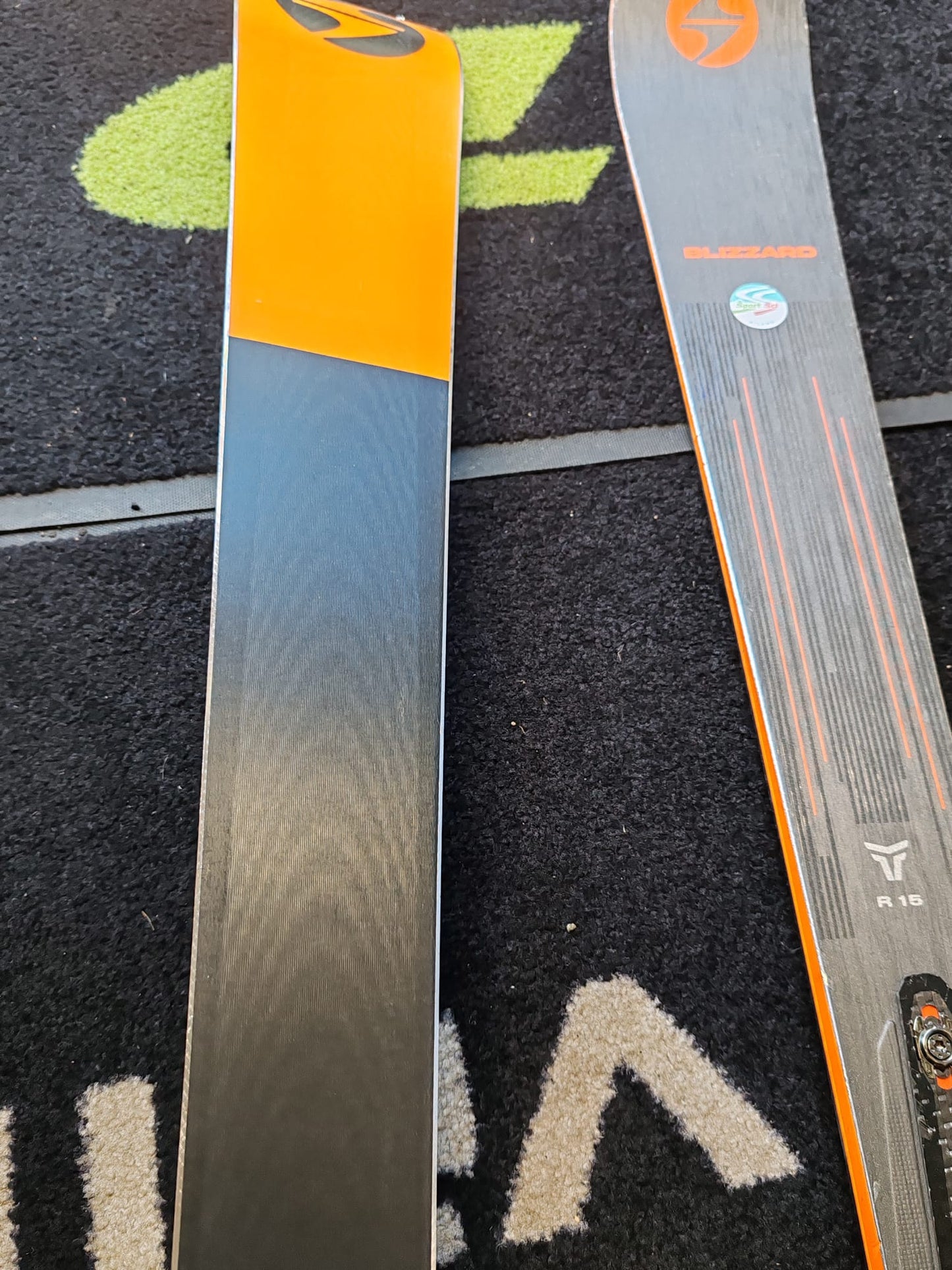 180cm Sci Blizzard Thunderbird R15 2024 usato