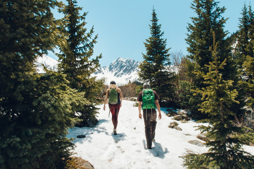 Esplora le vette con i Top Brand di abbigliamento sostenibile da trekking
