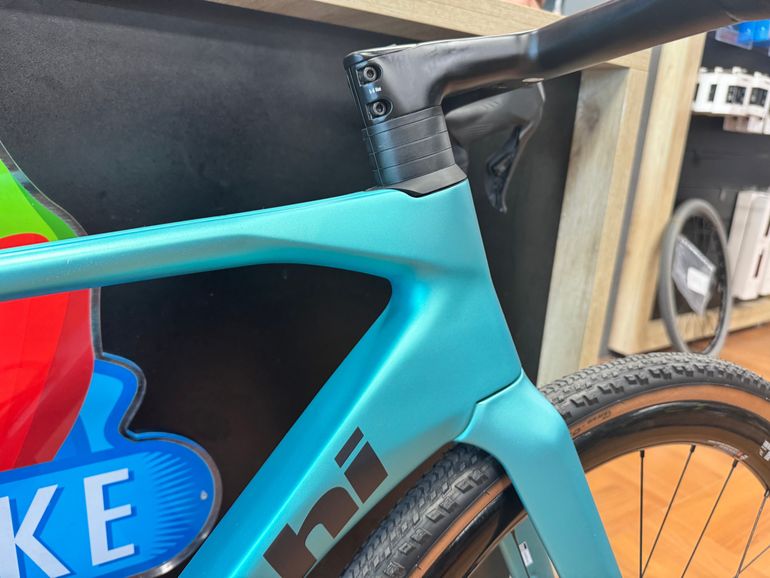 Bianchi Impulso Rc 825 — gruppo Shimano GRX Di2, taglia M