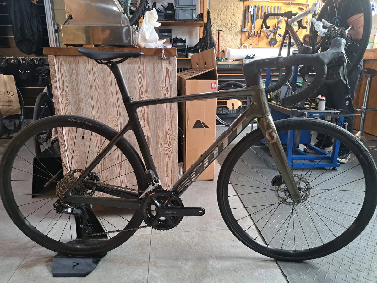 Scott Addict Rc 40 2024 usata — vista laterale