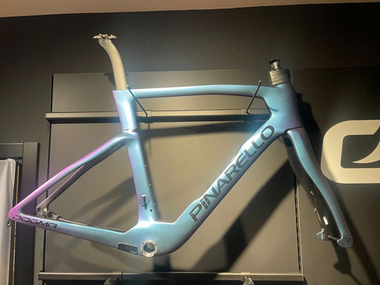 Pinarello Dogma F Red Axs 2024 usata — vista laterale