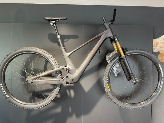 Scott Genius 900 Ultimate 2023 usata — vista laterale