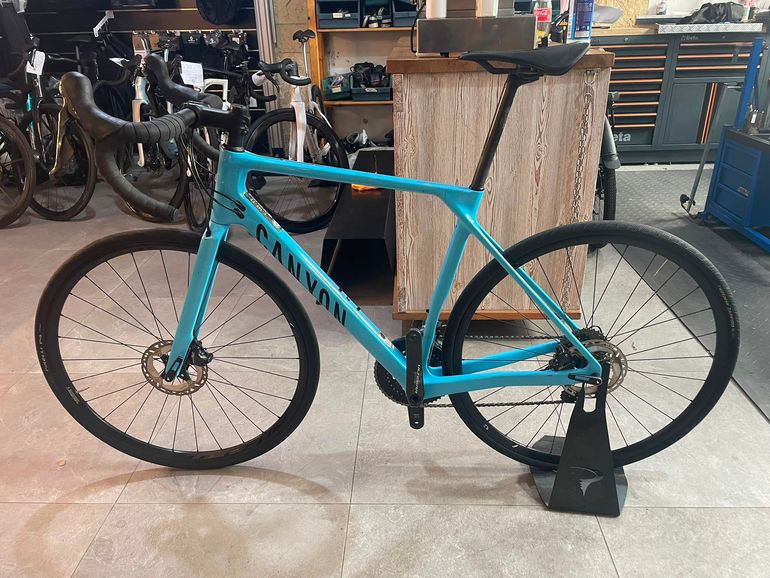 Canyon Endurace Cf 8 2022 usata — vista laterale