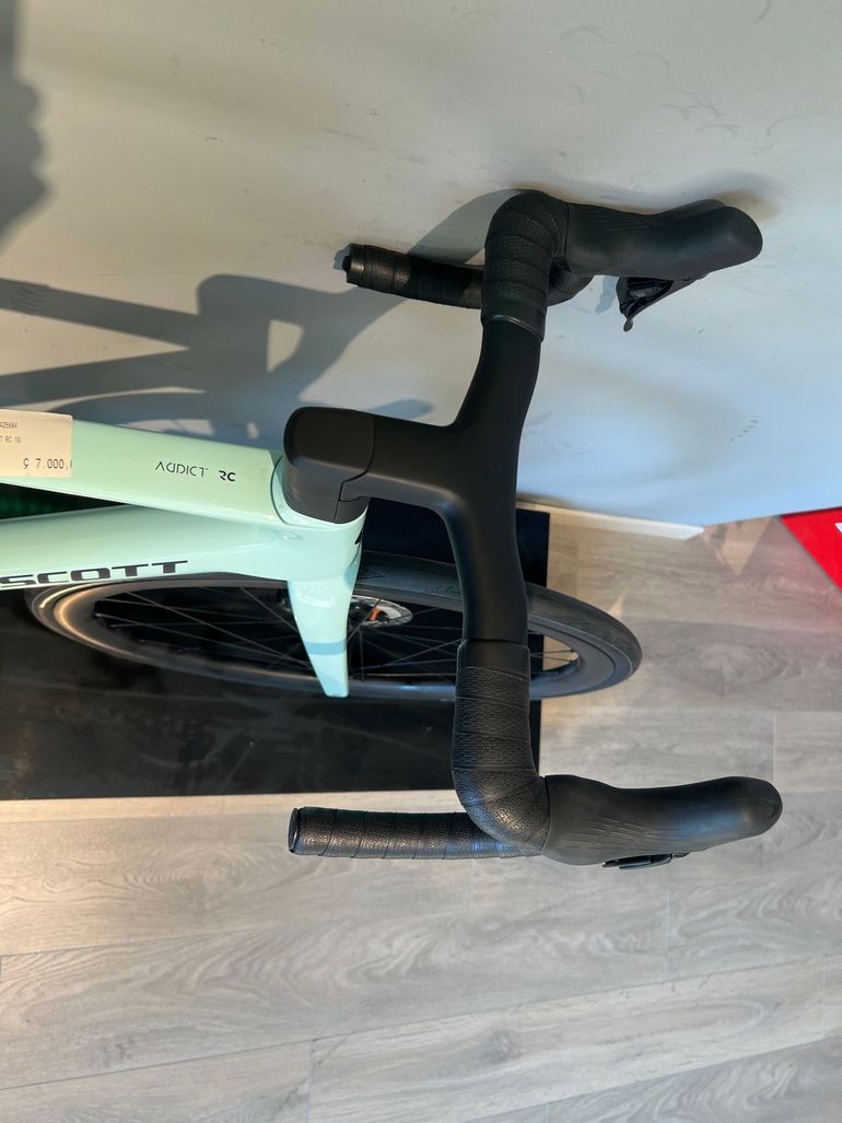 Scott Addict Rc 10 2026 usata — dettaglio