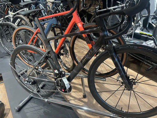 Scott Addict Rc Ultimate 2025 usata — vista laterale
