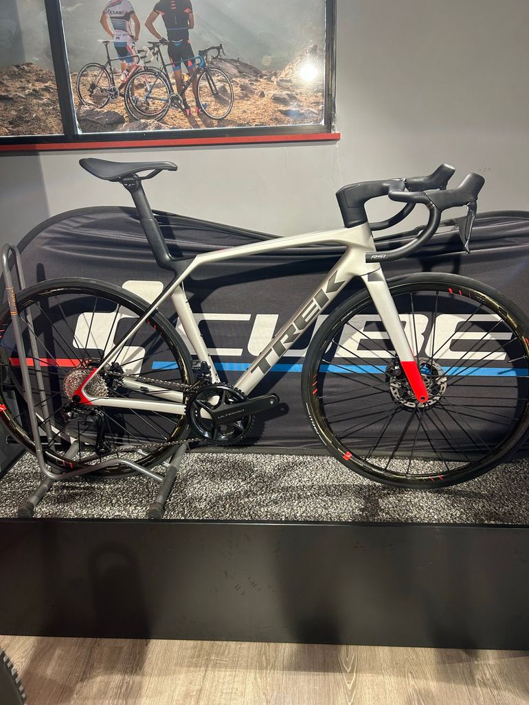 Trek Madone Sl 7 Gen 8 2025 usata — vista laterale
