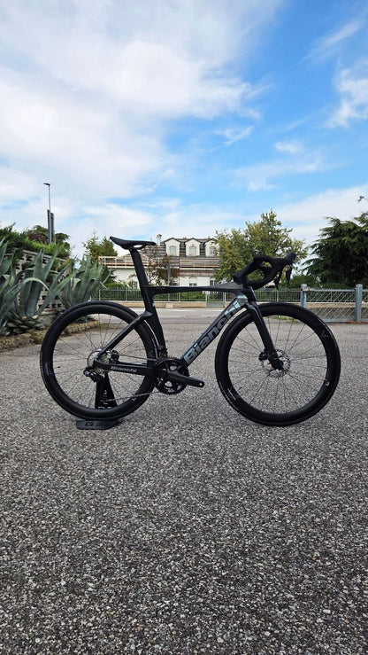 Bianchi Oltre Pro 2025 usata — vista laterale
