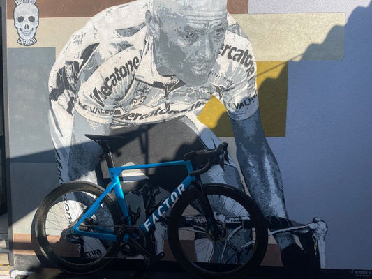 Factor One 2023 usata — vista laterale