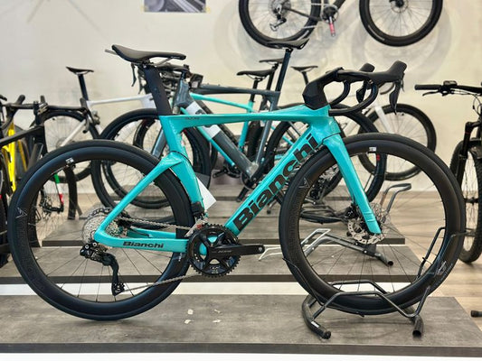 Bianchi Oltre Comp 2025 usata — vista laterale