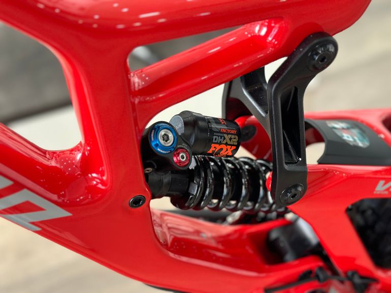 Santa Cruz V10 Dh / Carbon Cc 2024 — Bici usata