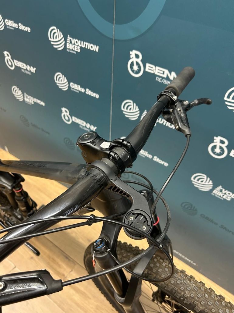 Trek Top Fuel 2023 usata — dettaglio