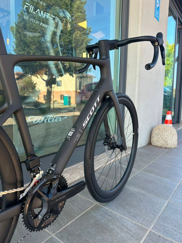 Scott Addict 2027 — Bici usata