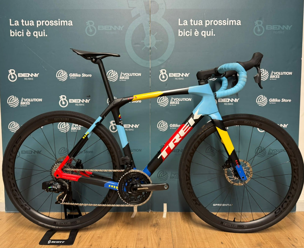 Trek Domane Slr 7 Gen 4 2024 usata — vista laterale