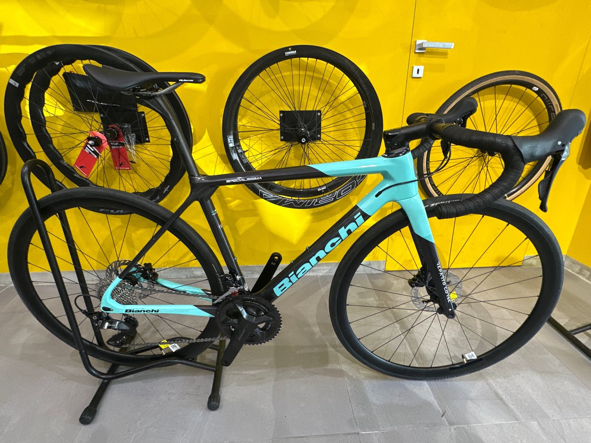 Bianchi Specialissima Ultegra 2020 usata — vista laterale