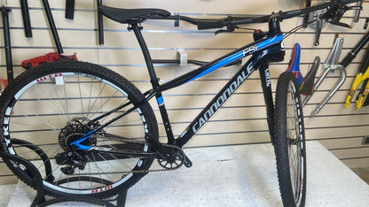 Cannondale F-Si Carbon Hi-Mod 2015 usata — vista laterale