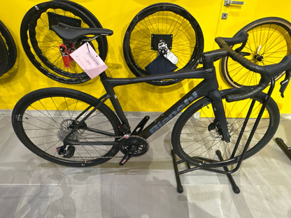 Bianchi Specialissima Comp E1 — gruppo Sram Rival eTap AXS, taglia 53