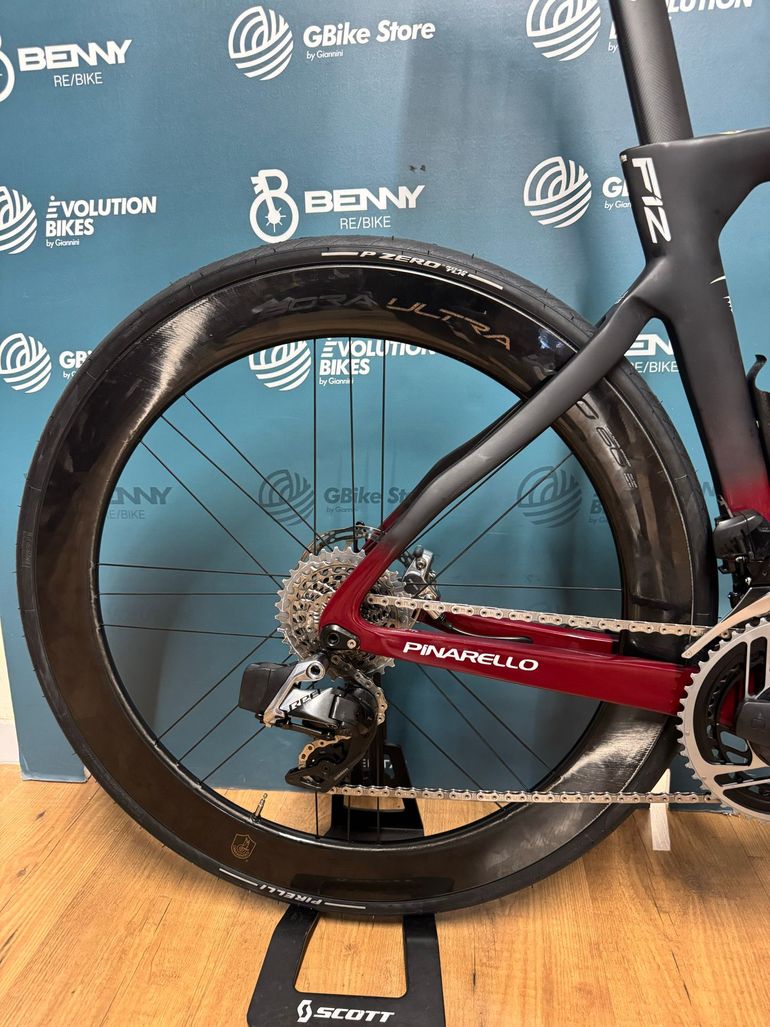 Pinarello Dogma — gruppo SRAM Red eTap AXS, taglia M