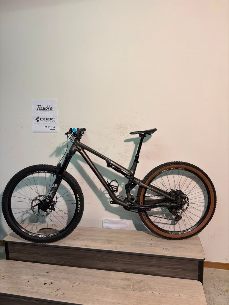Commencal Meta Tr Essential 2 2022 — Bici usata