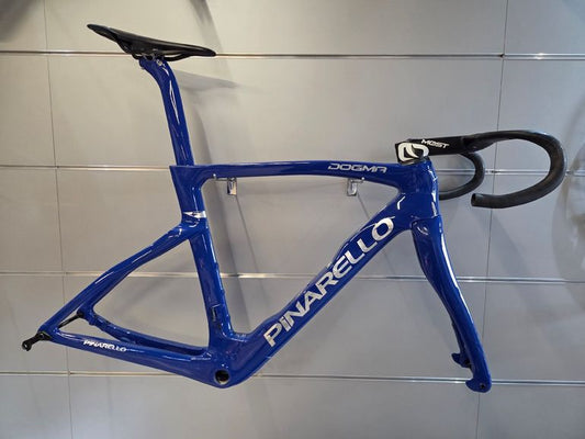 Pinarello Dogma F Red Axs 2024 usata — vista laterale