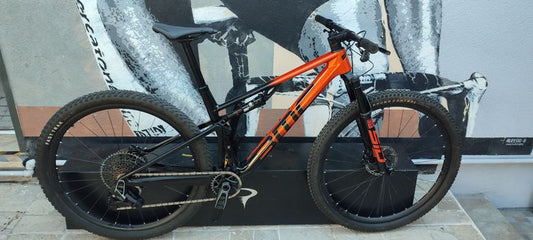 BMC Fourstroke 01 One 2024 usata — vista laterale