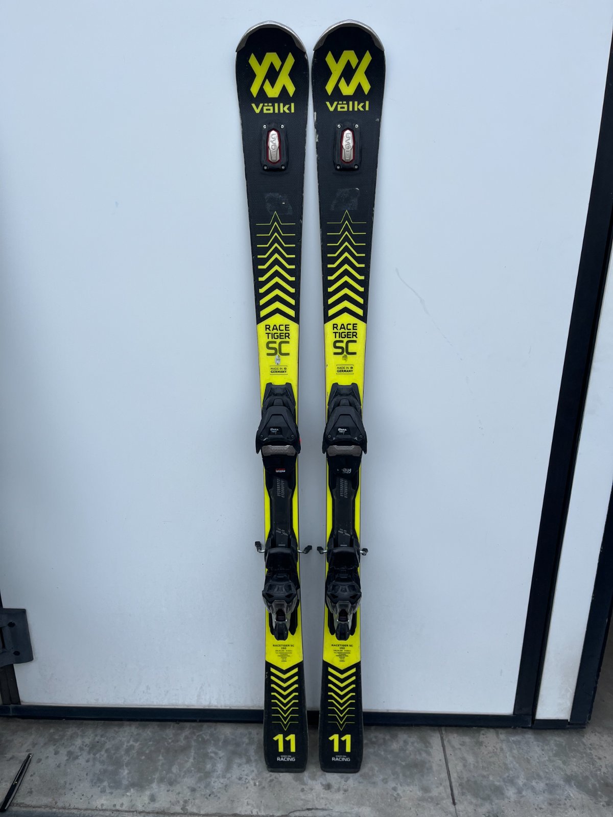 Volkl Racetiger SC Black — raggio 10.5m, waist 70mm