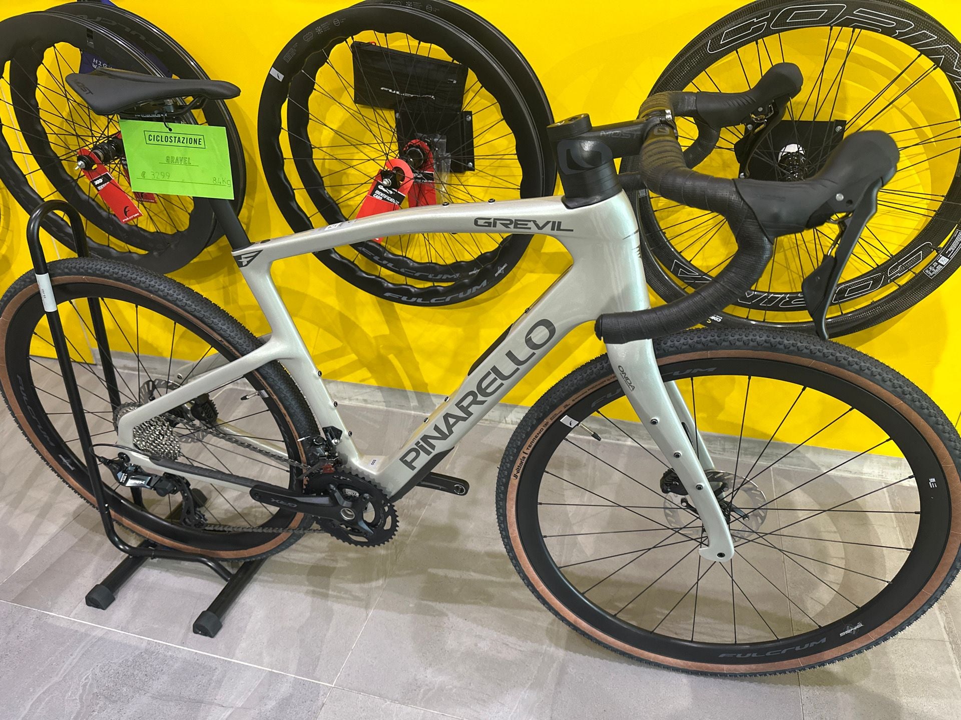 Pinarello Grevil F1 610 2026 usata — vista laterale