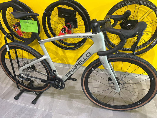 Pinarello Grevil F1 610 2026 usata — vista laterale