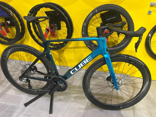 Cube Agree C:62, Race 2027 usata — vista laterale