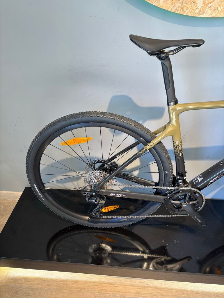 Scott Addict Gravel 40 2025 usata — dettaglio