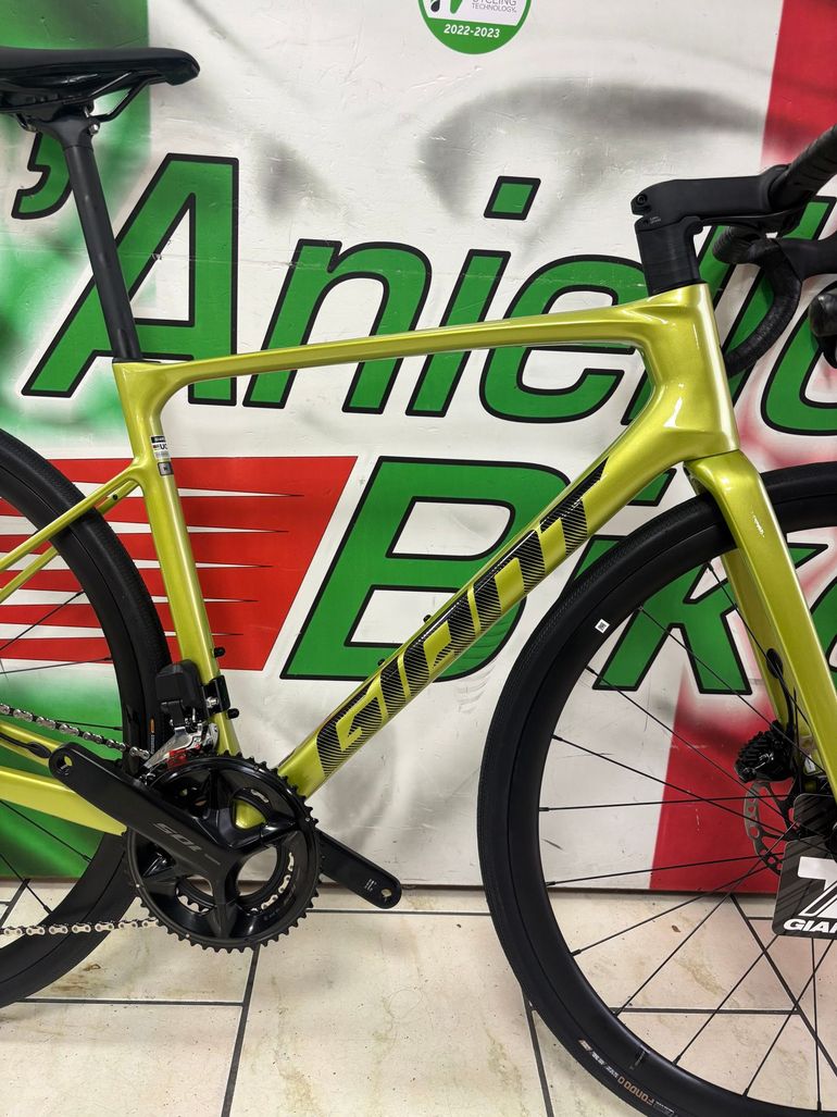 Giant Defy Advanced 1 — gruppo Shimano 105 Di2, taglia M