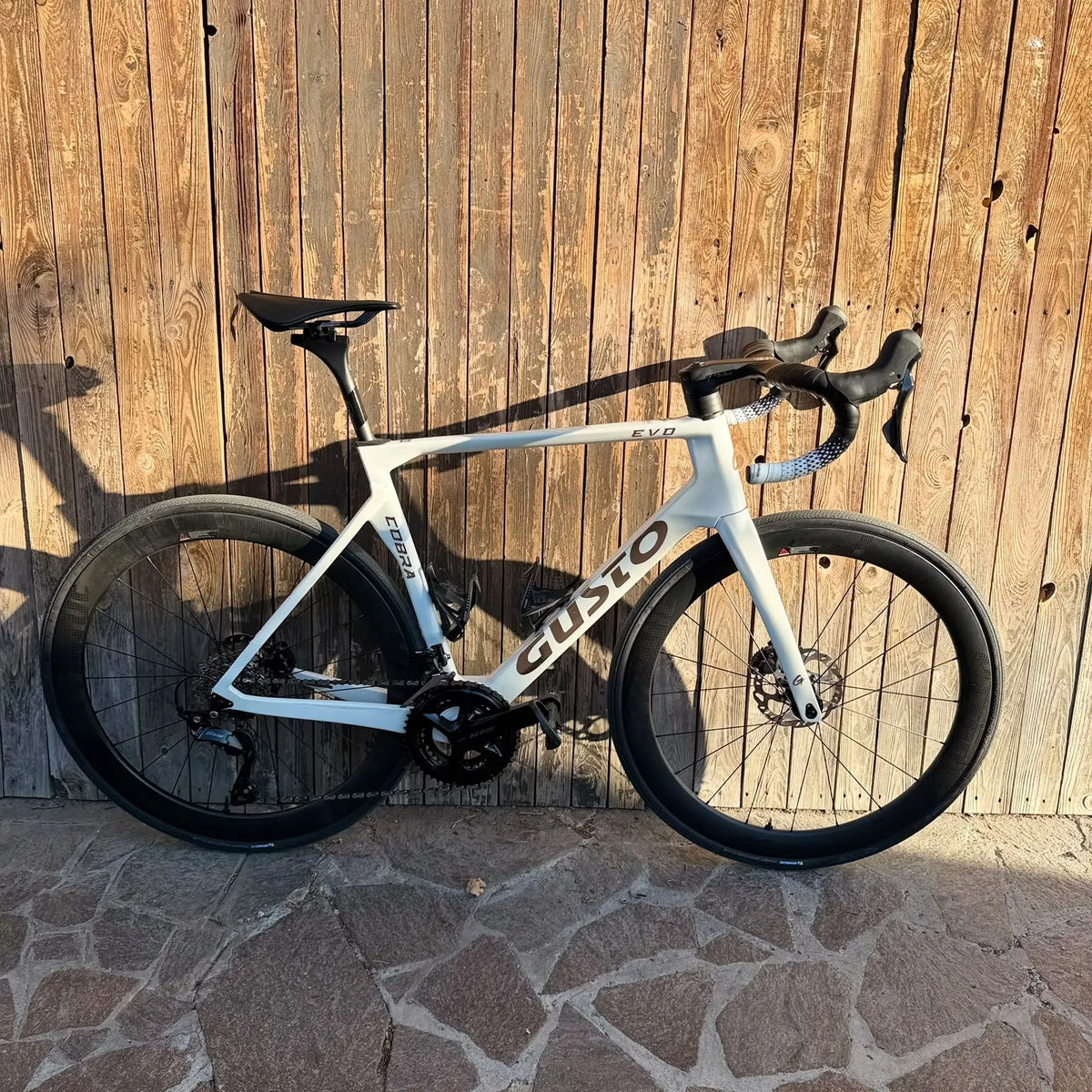 Gusto Custom 2027 usata — vista laterale
