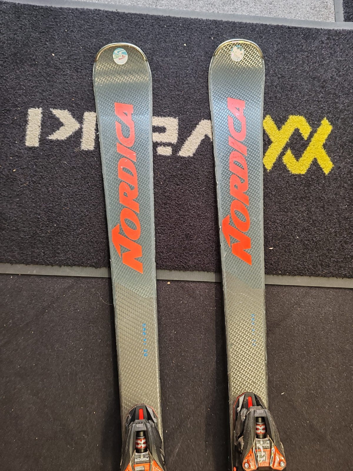 Nordica Spitfire DC 74 Pro — raggio 15.5m, waist 74mm