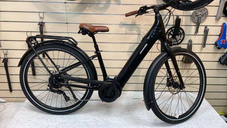 Cannondale Adventure Neo 3.1 Eq 2022 usata — vista laterale