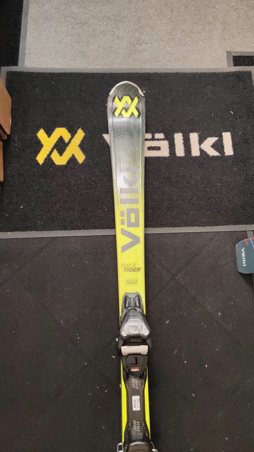 Volkl Racetiger SC Black — raggio 11.8m, waist 68mm