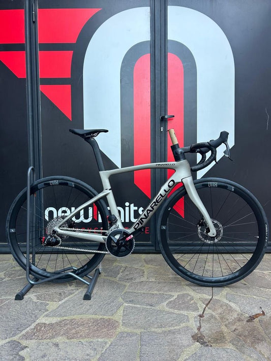 Pinarello Dogma F 2023 usata — vista laterale
