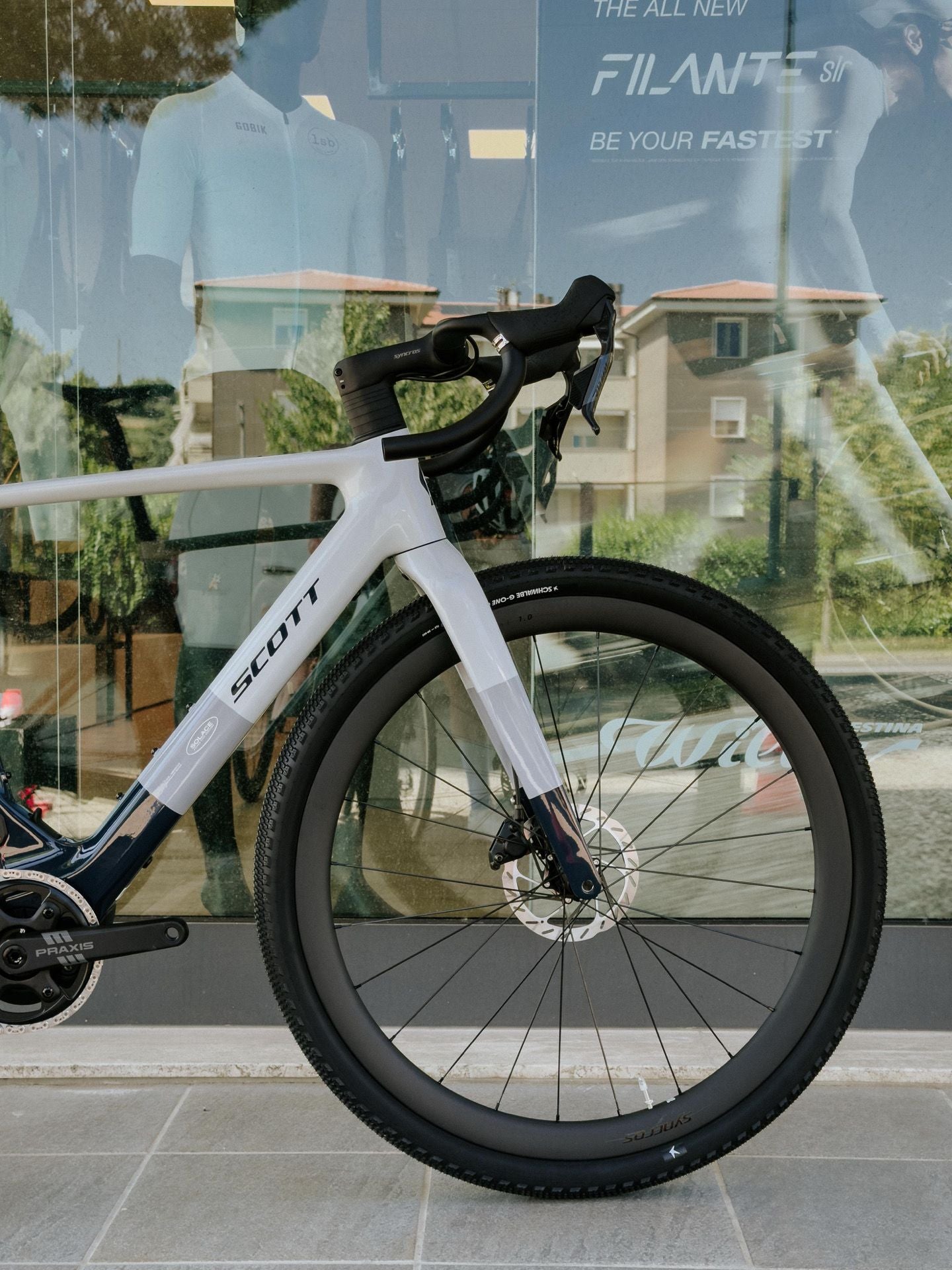 Scott Solace Gravel 20 — gruppo Sram Rival eTap AXS, taglia M