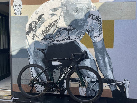 Pinarello F7 2025 usata — vista laterale