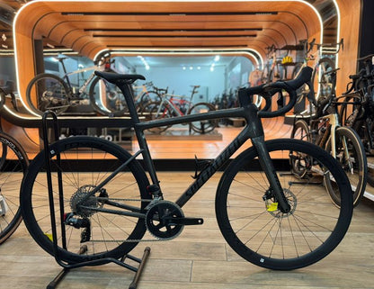 Specialized Tarmac Sl8 Expert 2024 usata — vista laterale