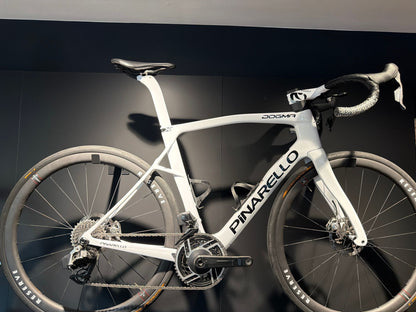 Pinarello Dogma X 2026 usata — vista laterale