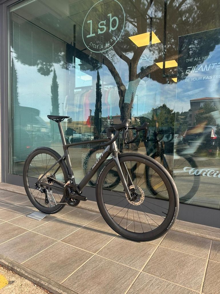 Scott Addict Rc 30 2026 — Bici usata
