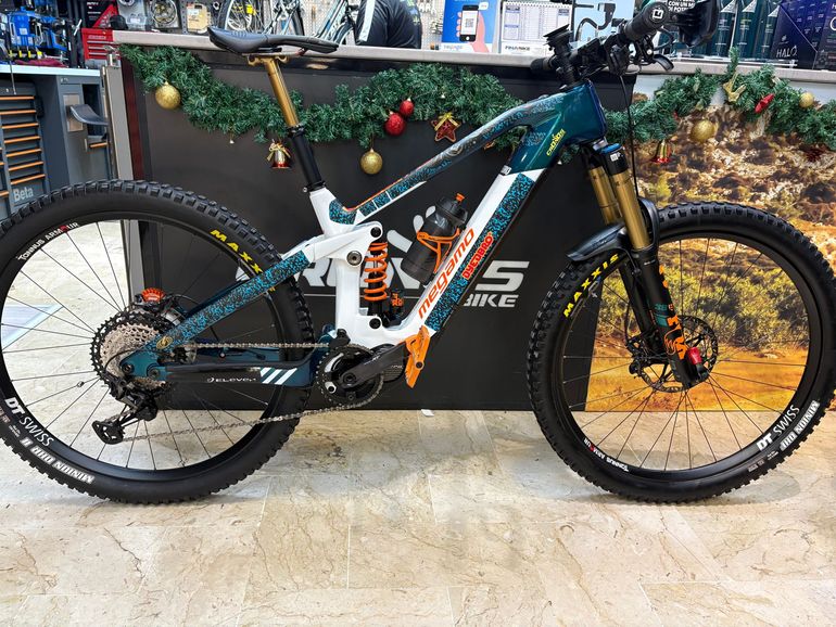Megamo Crave Crb Gravity 2022 usata — vista laterale
