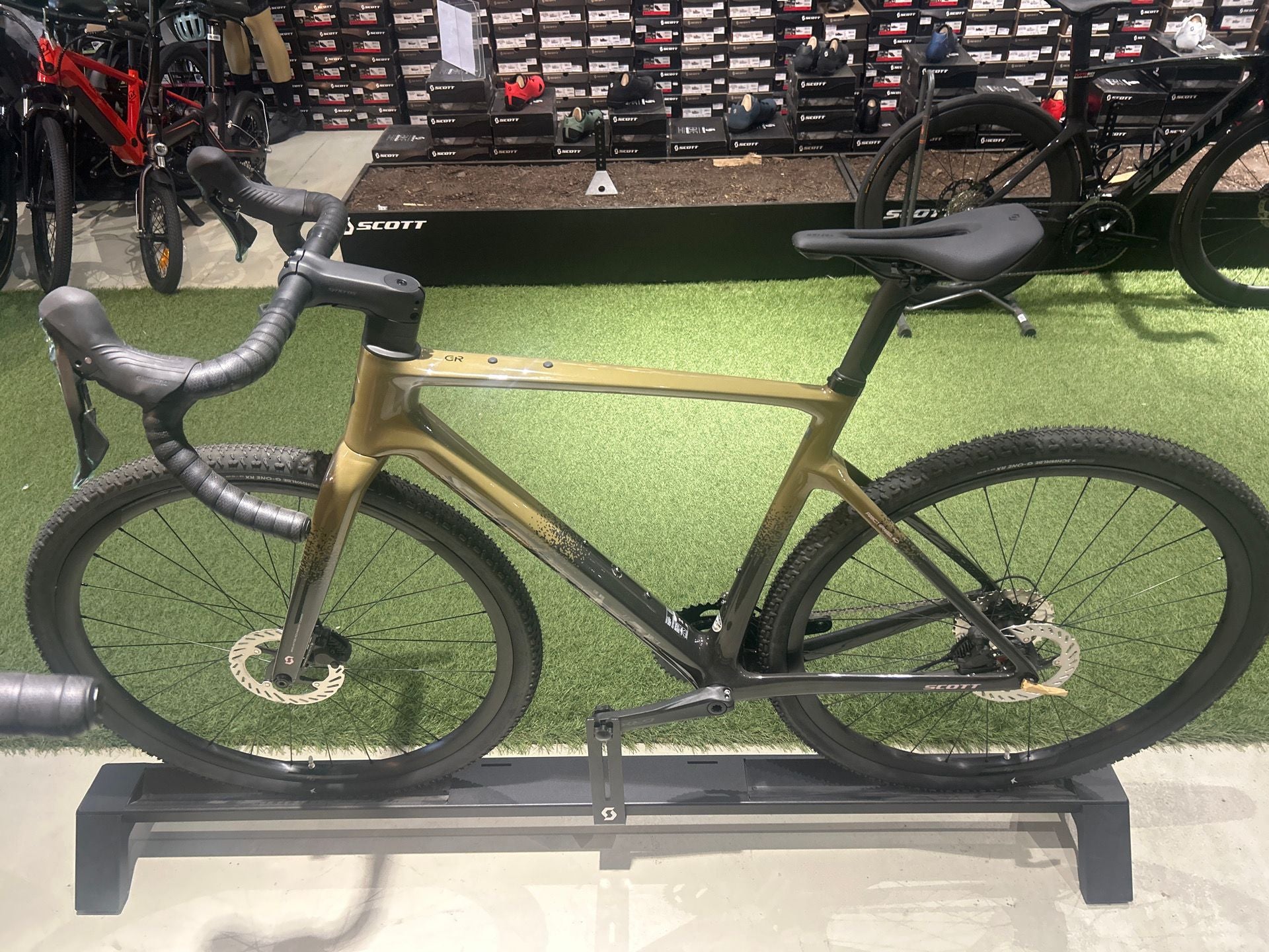 Scott Addict Gravel 40 — gruppo Shimano GRX, taglia M